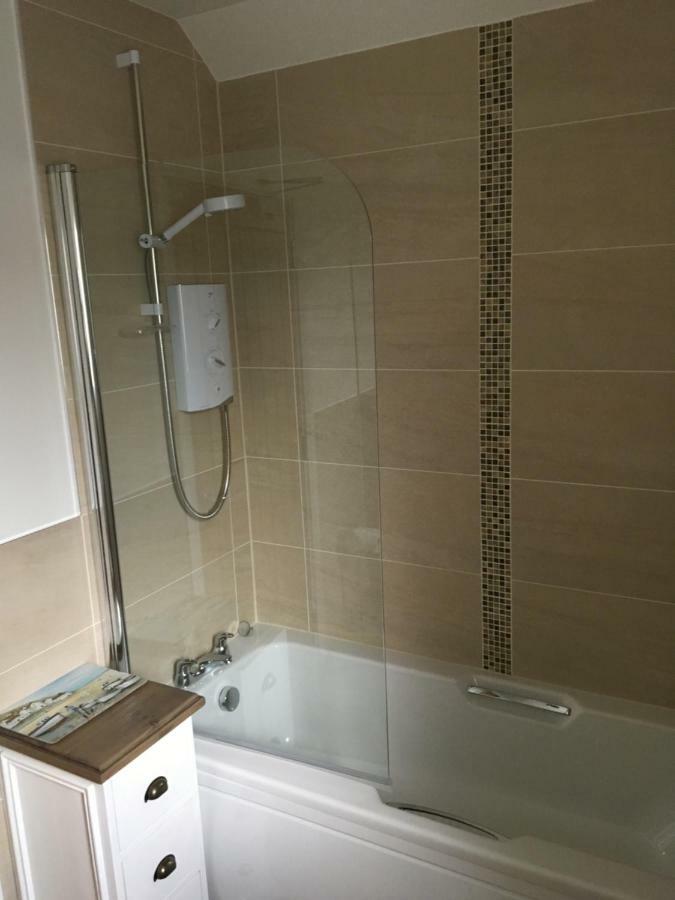 נאירן Riverbank Apartments מראה חיצוני תמונה